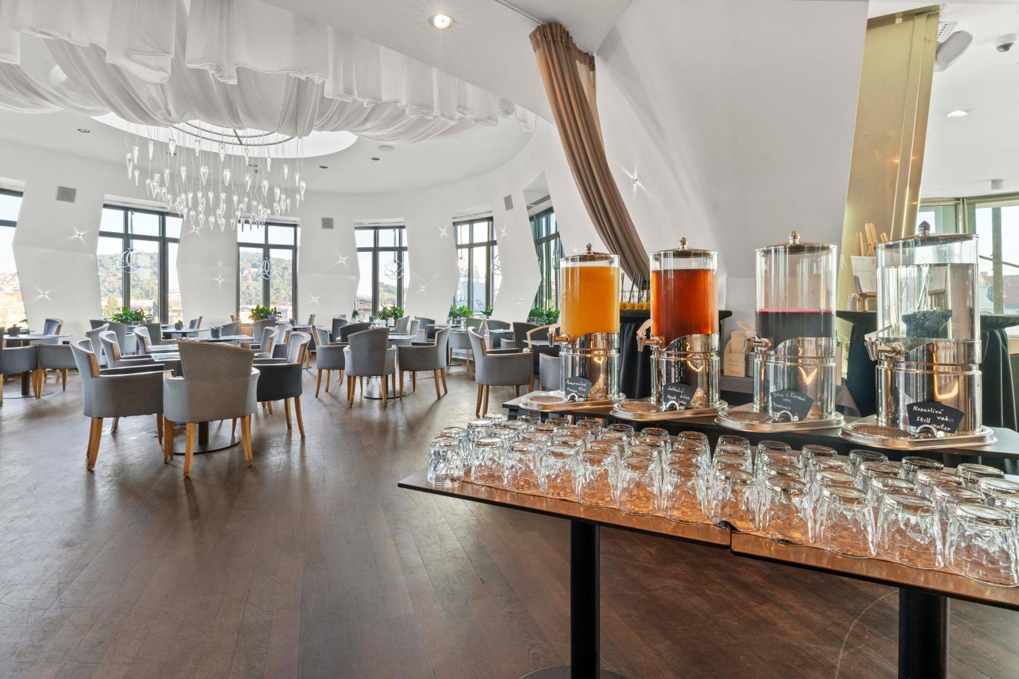Dancing House - Tančící Dům 4*