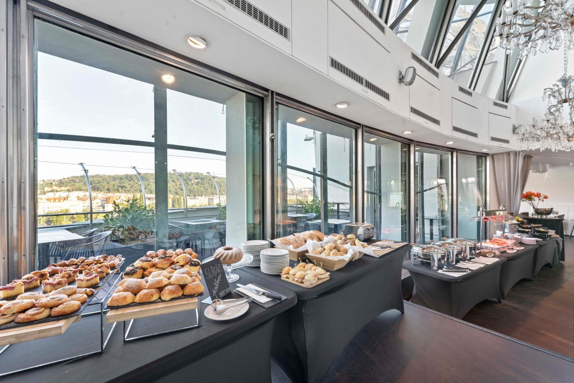 Dancing House - Tančící Dům Hotel 4*